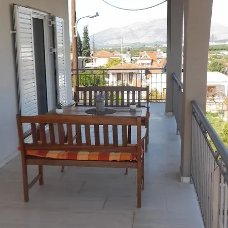 Sakis Lia παναρίτη Nyaraló